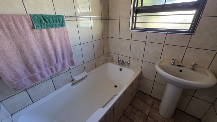 4 Bedroom Property for Sale in Heiderand Western Cape